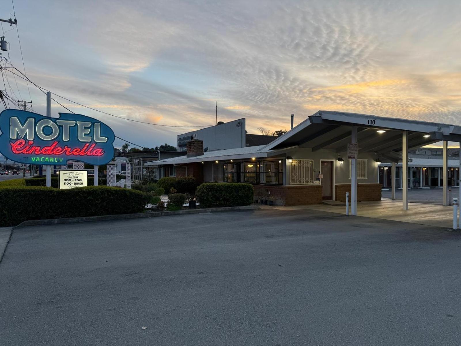 Cinderella Motel Hollister Exteriör bild