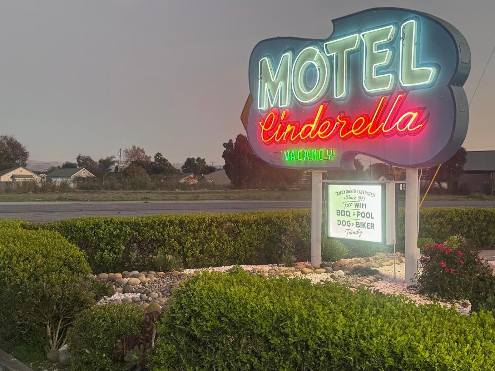 Cinderella Motel Hollister Exteriör bild